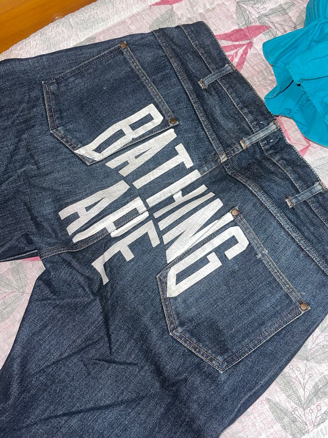 베이프 백로고 데님팬츠 상품이미지1