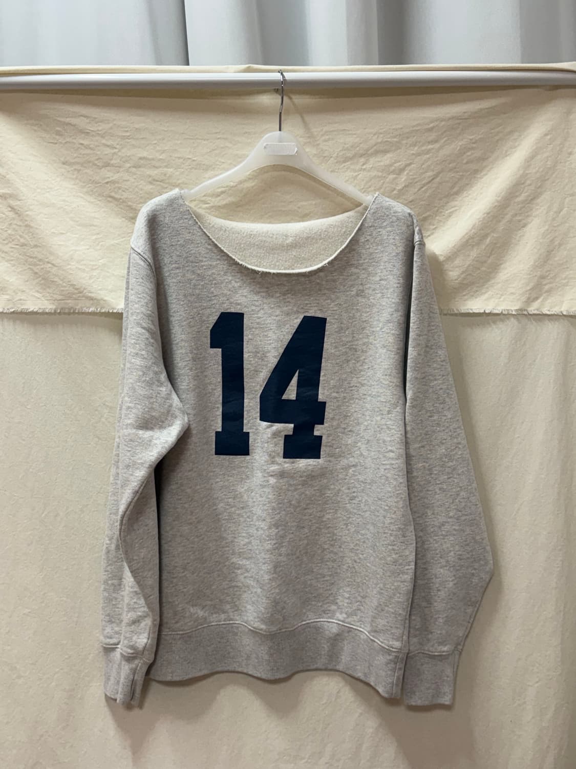 브랜디멜빌 오픈숄더 기모맨투맨 상품이미지1