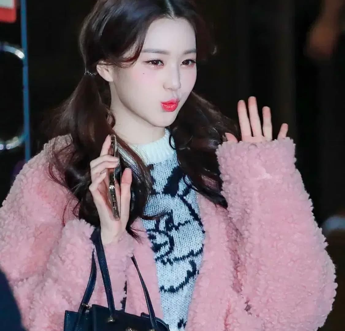 키르시 버니 니트 (장원영 • 카리나 착용) 상품이미지2