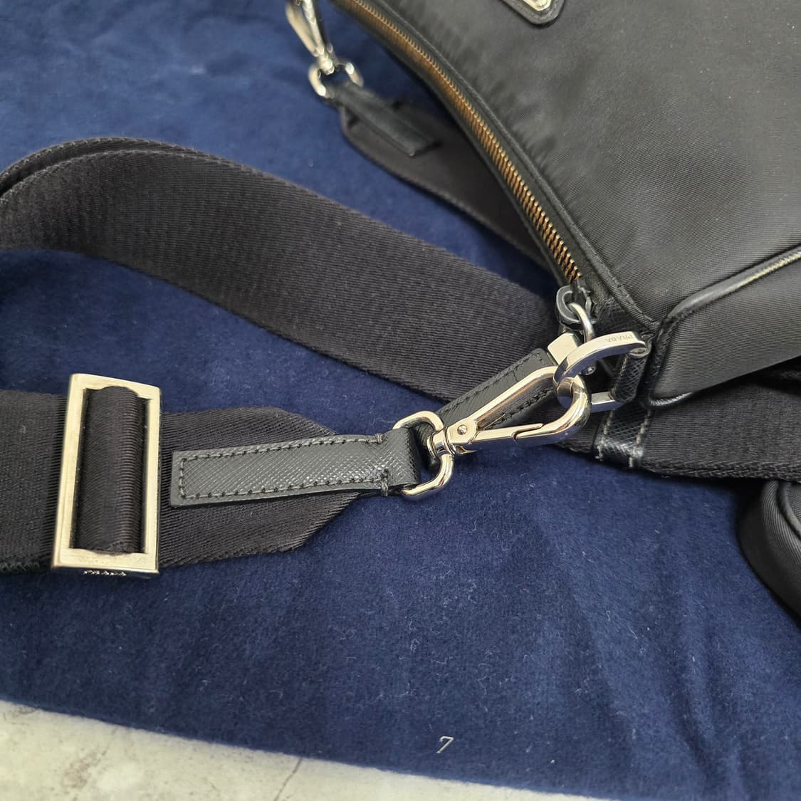 프라다 리나일론 사피아노 크로스백 판매  상품이미지7