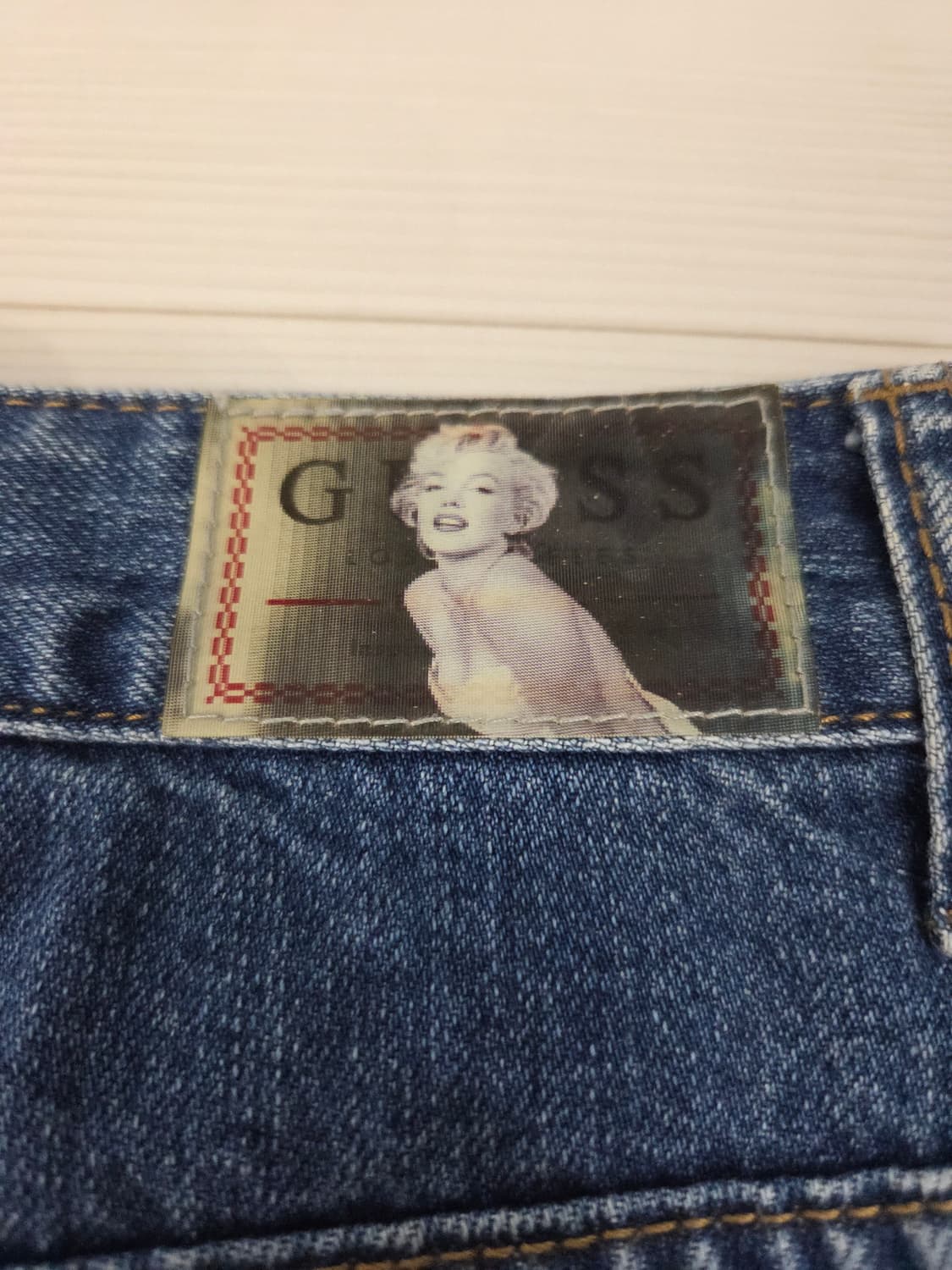 게스(GUESS) x 마릴린먼로 콜라보 하이웨스트 데님 숏팬츠 상품이미지4