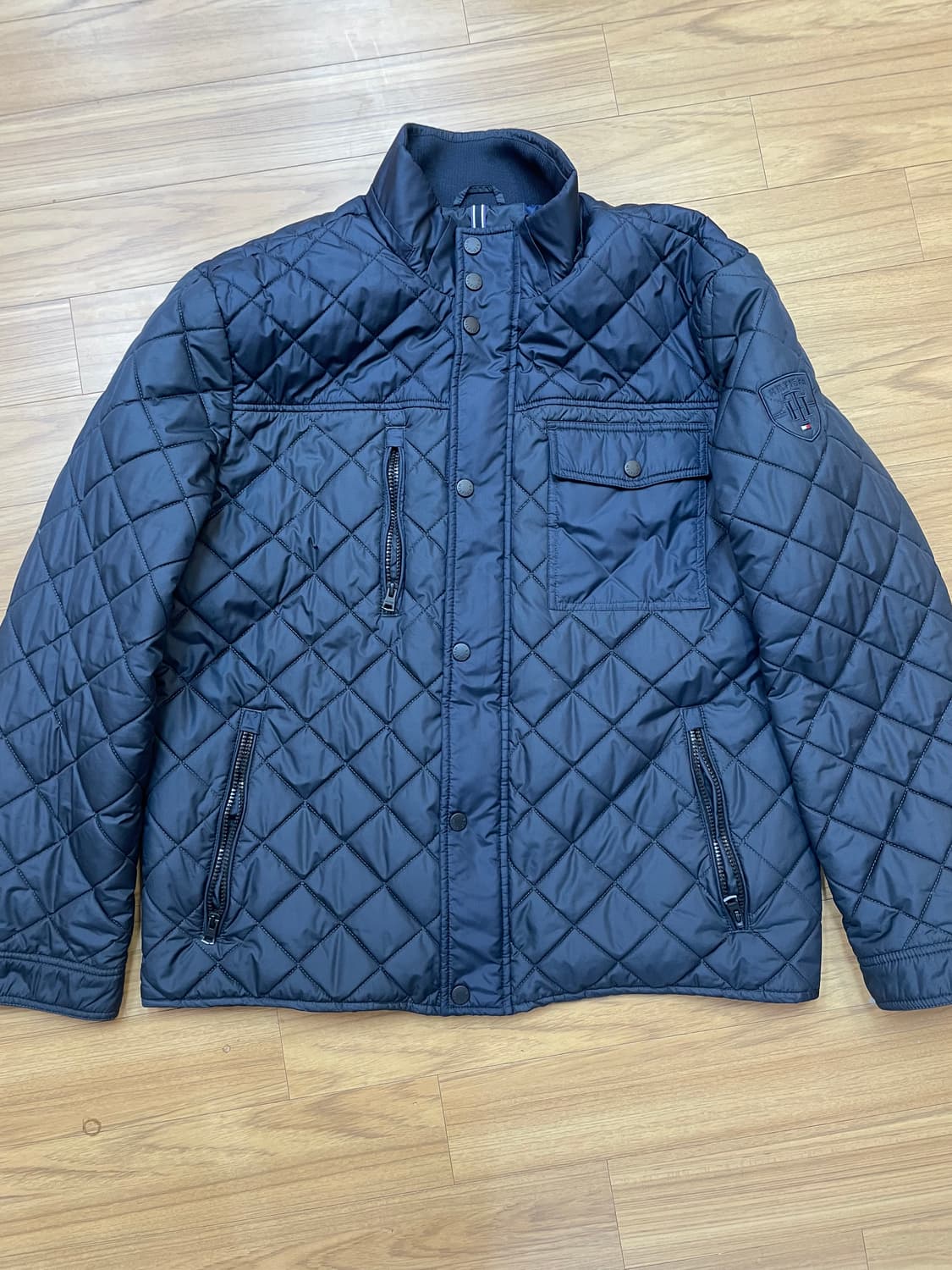 타미힐피거 네이비 퀼팅 자켓입니다. 사이즈는 XXL이고, 넉넉하게 입으실 상품이미지1