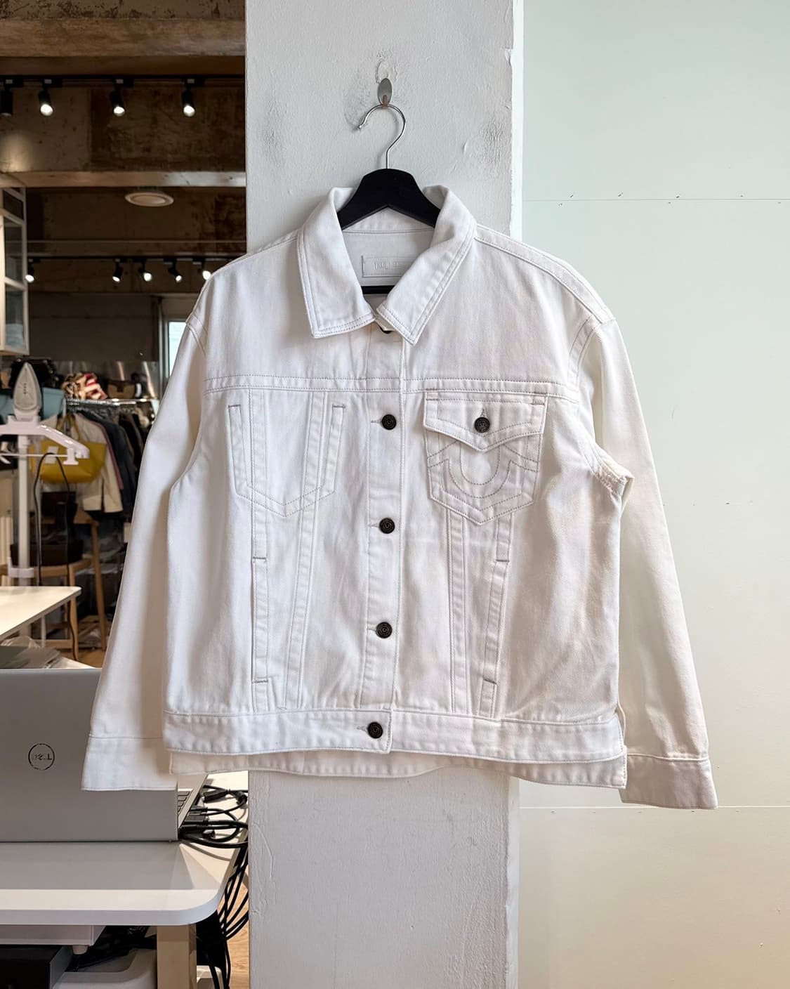 트루 릴리전 화이트 데님 트러커 자켓  상품이미지1