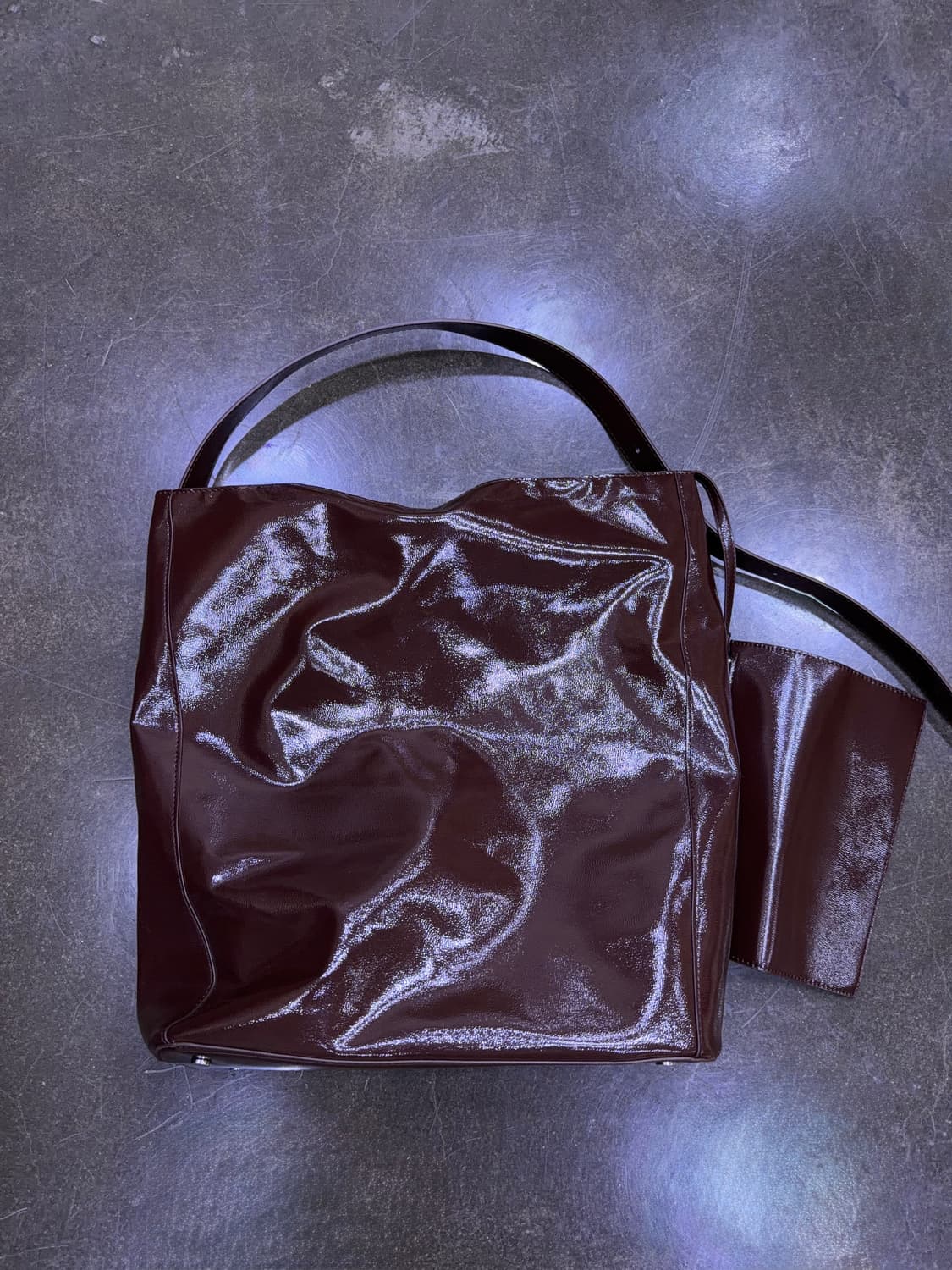 자라 맥시 버킷백 유광 버건디 토트백 상품이미지6