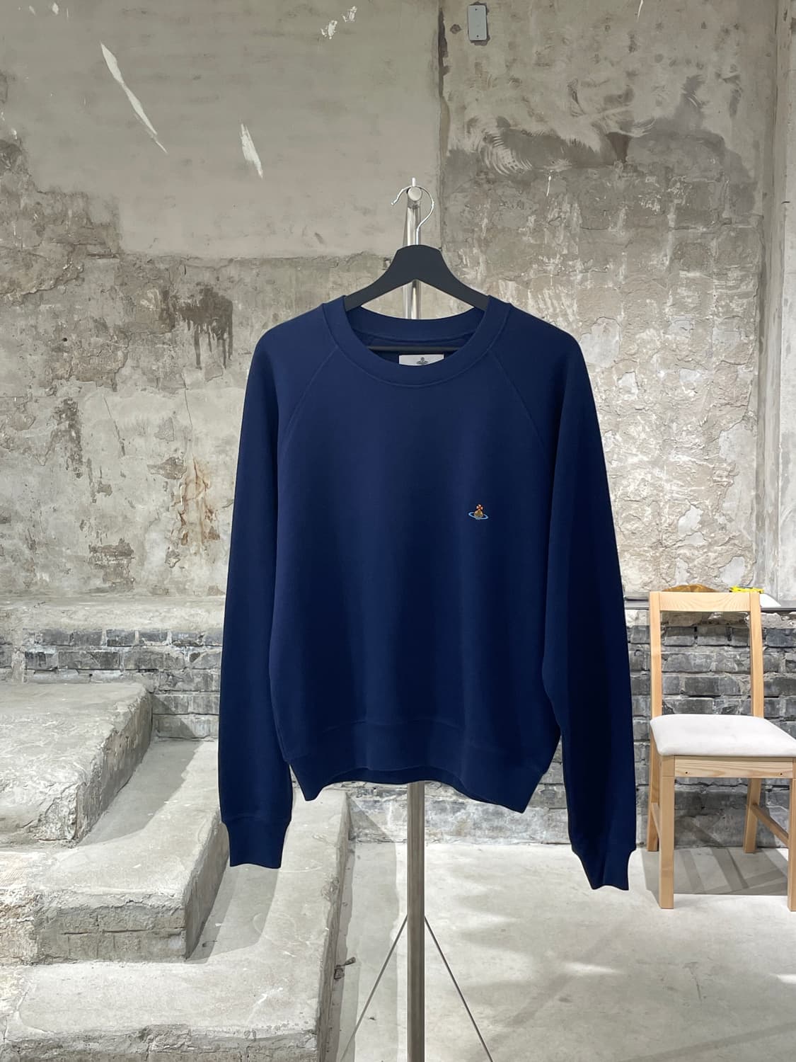 비비안 웨스트우드 네이비 블루 orb로고 래글런 스웻 셔츠 상품이미지1