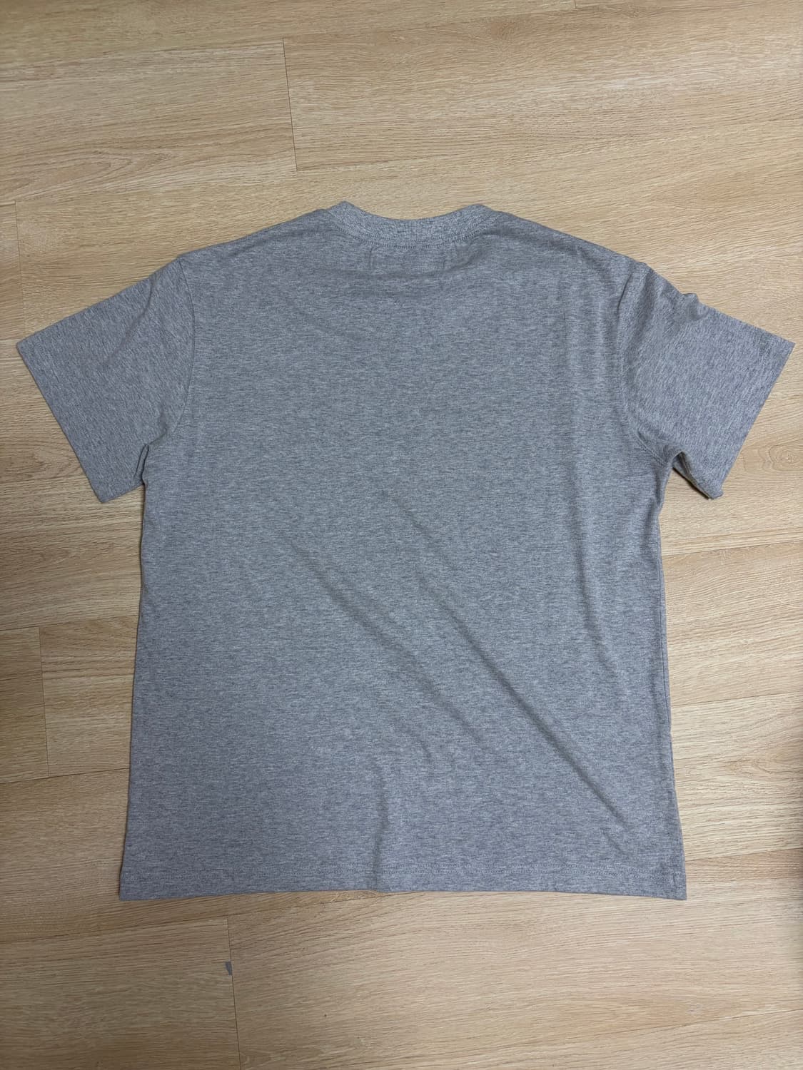 더뮤지엄비지터 실버 큐빅 스터드 로고 티셔츠 그레이 상품이미지2