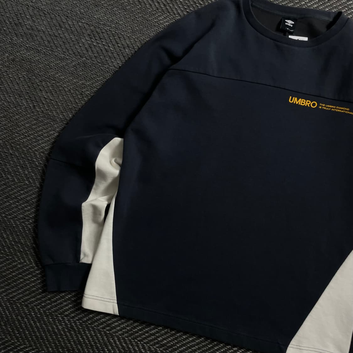 엄브로 빅로고 컬러블럭 스웻 셔츠o 4095 상품이미지3