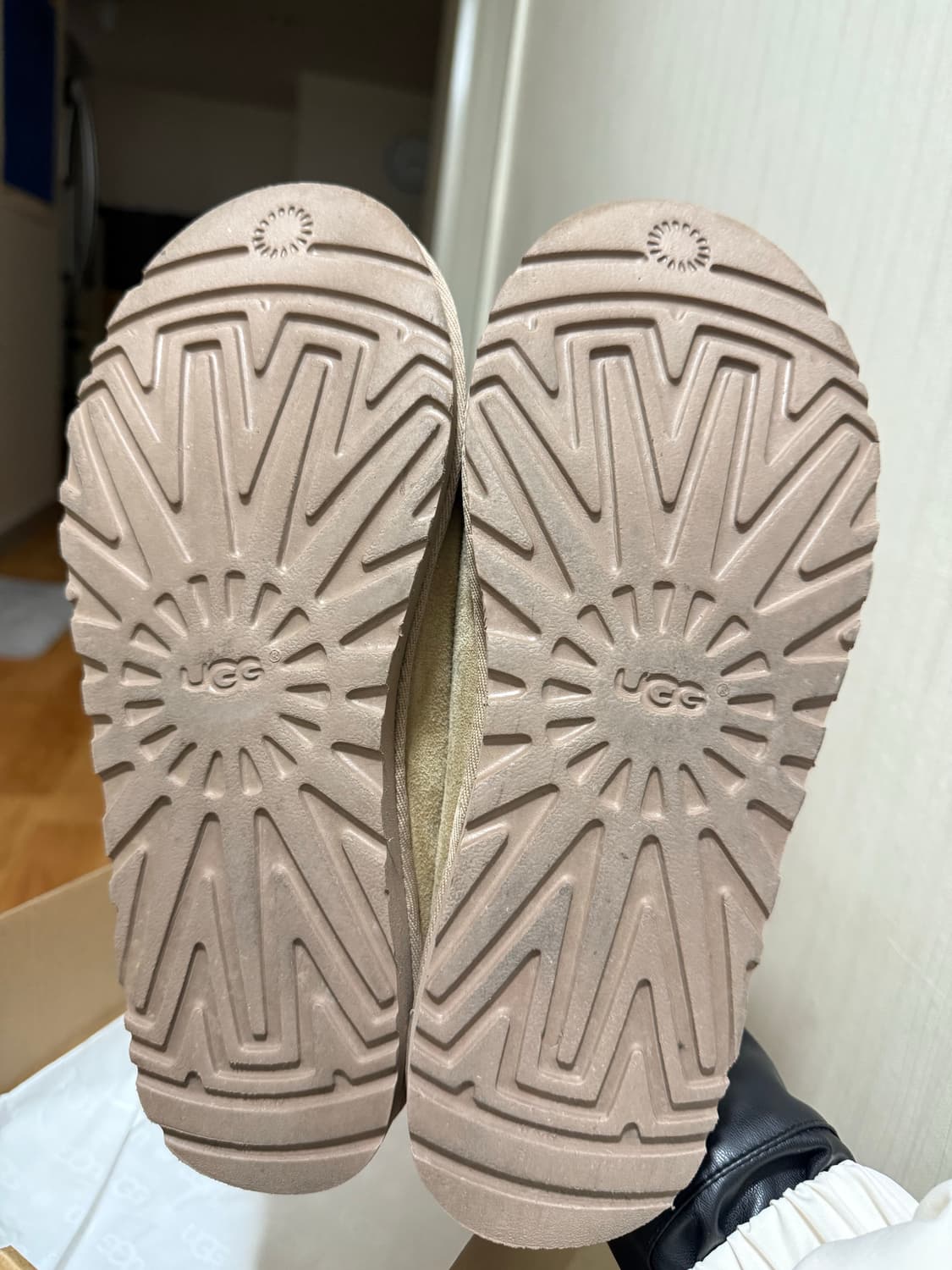 UGG 타스만 슬리퍼 상품이미지5