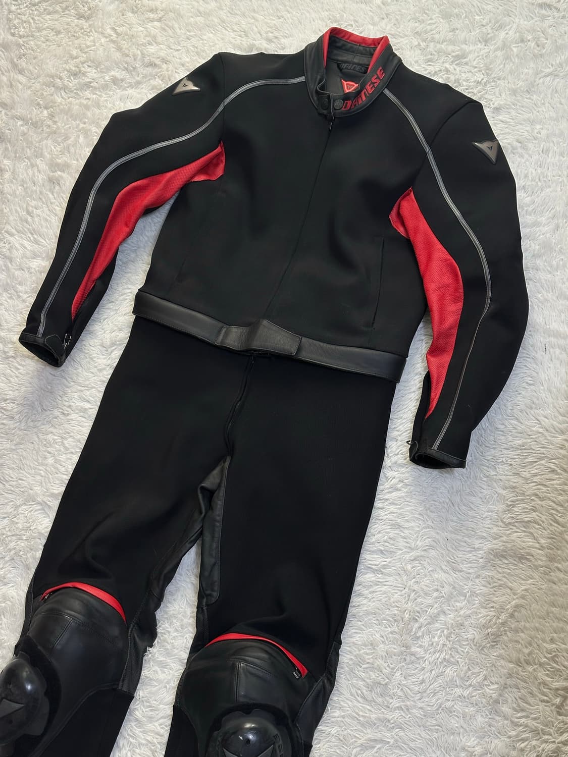 다이네즈 라이딩 슈트 블랙/레드 50 / M 상품이미지1