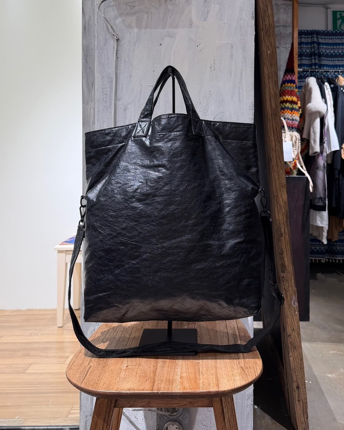 준지 블랙 레더 로고 토트백 상품이미지4