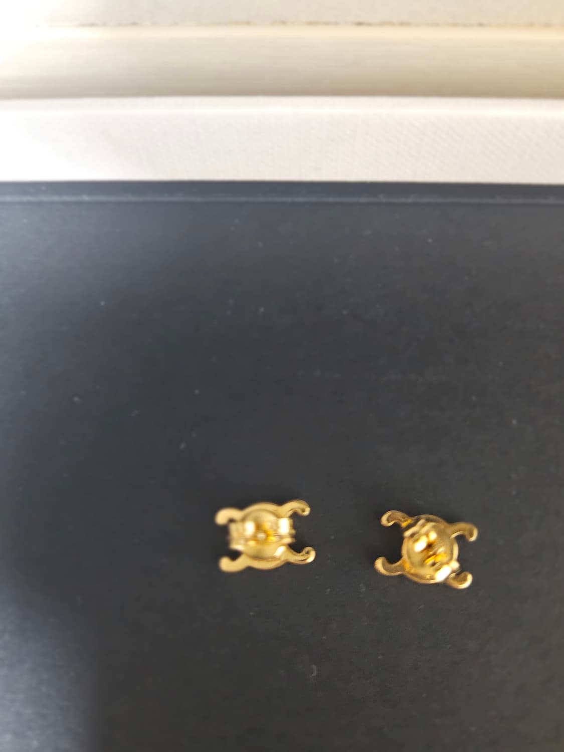 셀린느 트리옹프 스터드 귀걸이 골드 새상품 상품이미지5