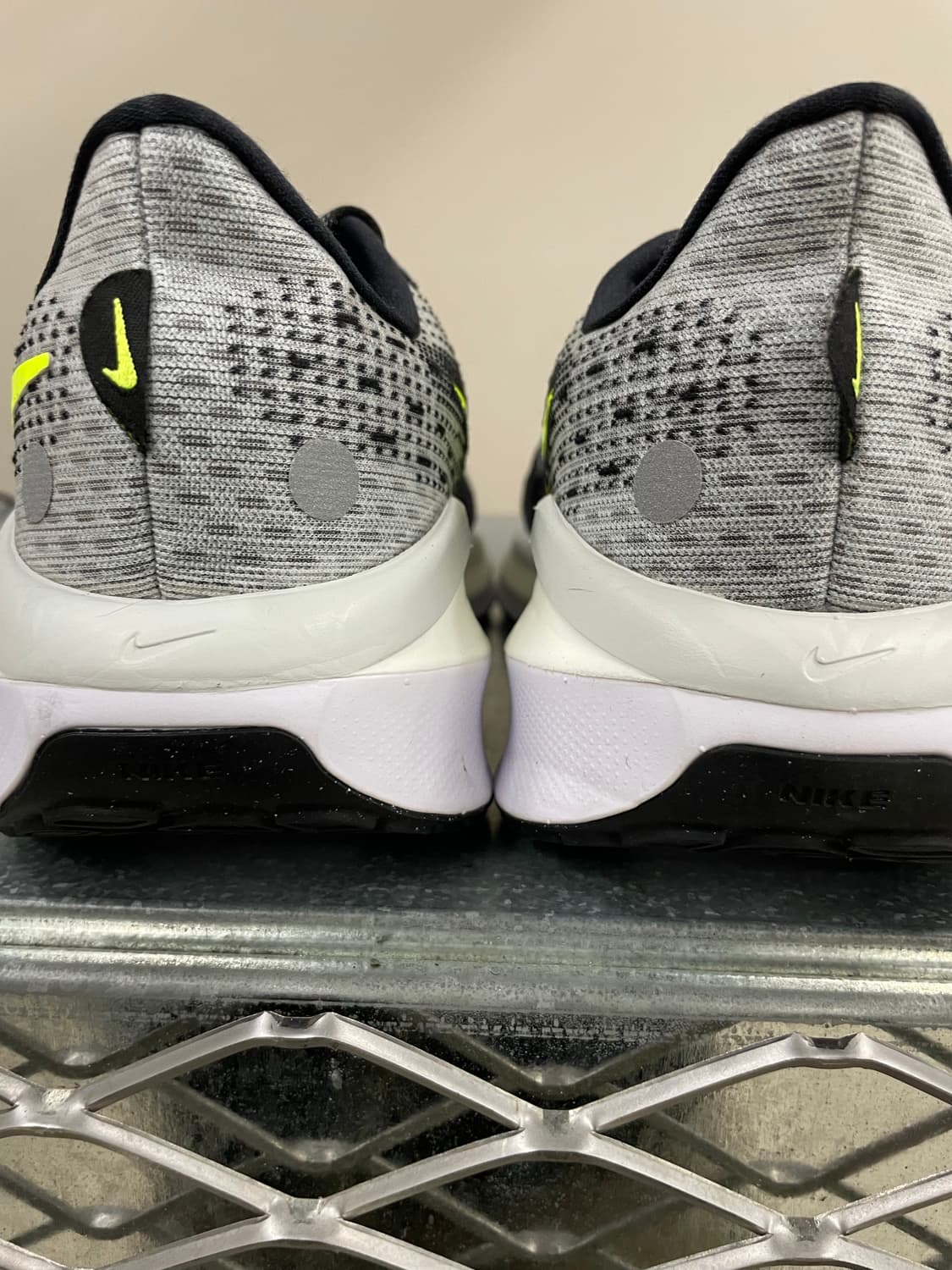 나이키 보메로 17 스모크 그레이 270 (gr-4474) 상품이미지8