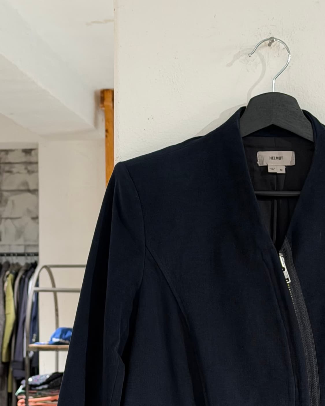 헬무트랭 네이비블랙 스웨이드 뒷트임 자켓 상품이미지2