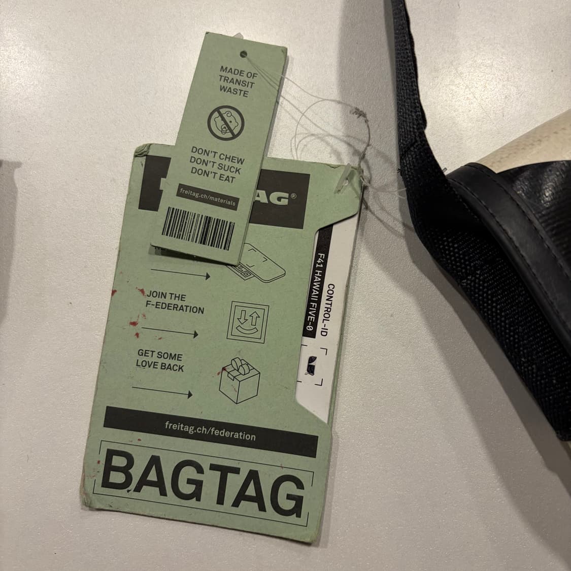 프라이탁 하와이 메신저백 블랙/아이보리 상품이미지4