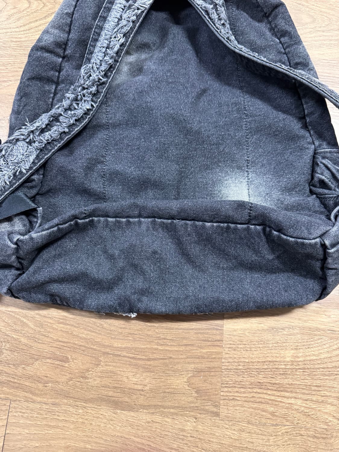 이우가마카라스 Washed Denim Turtle Backpack 상품이미지4