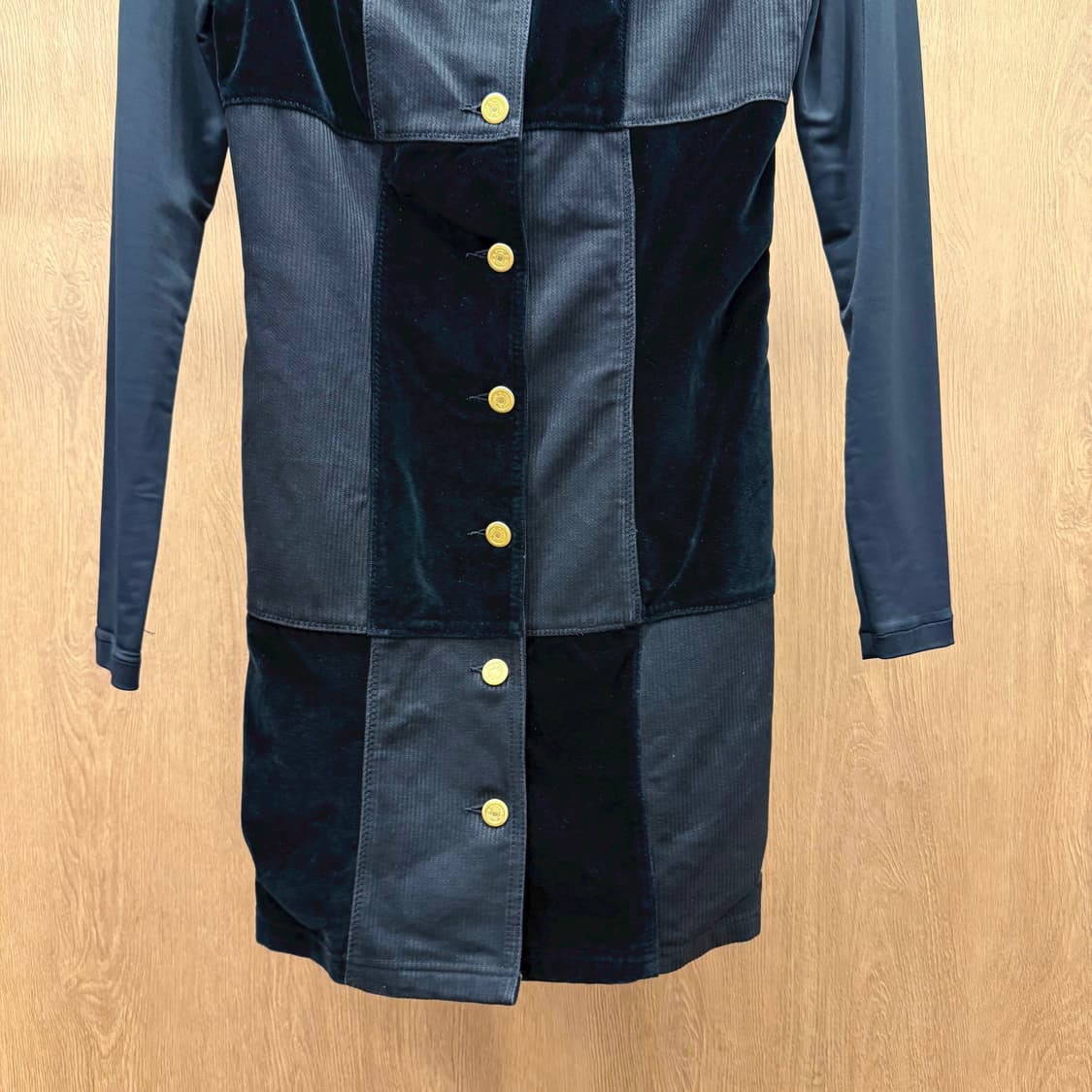 모스키노 진스 셔츠 미니 원피스 골든버튼 벨벳배색 디테일 슬림핏 블랙 상품이미지5