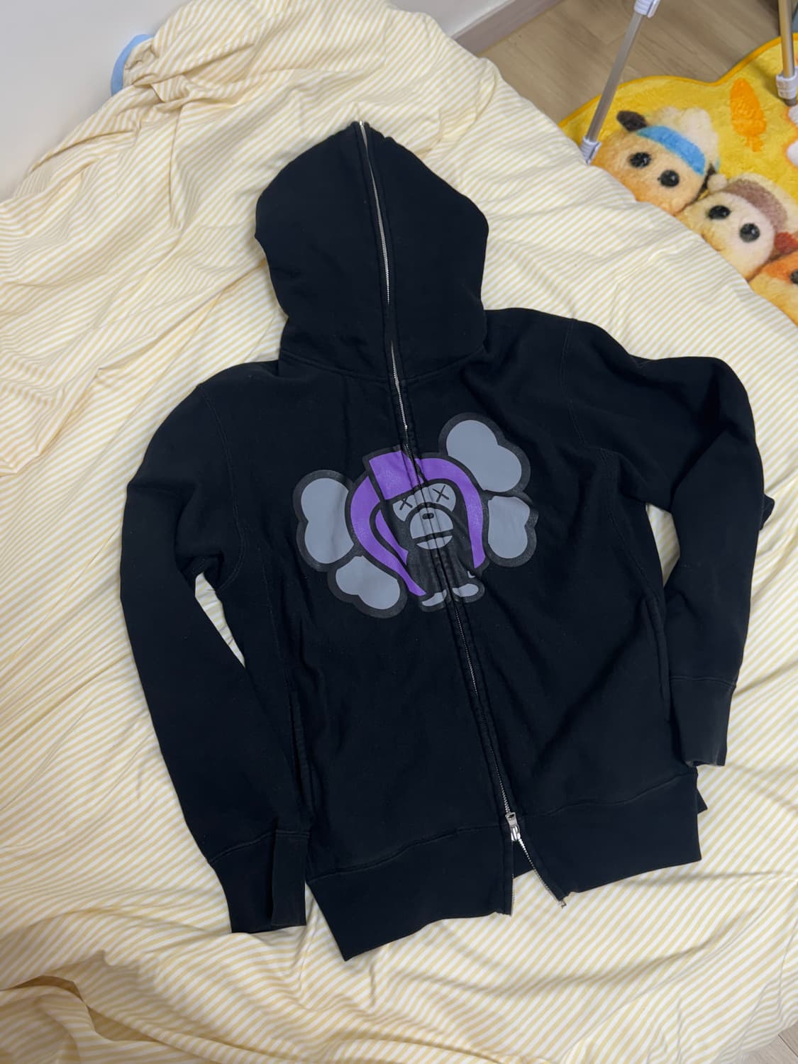 베이프 x 카우스(KAWS) 후드집업 상품이미지1