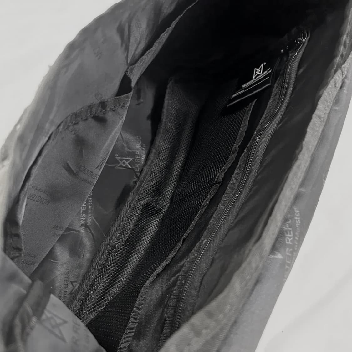 몬스터리퍼블릭 어드벤스 베이직 크로스백 메신저백 노트북 가방 상품이미지6