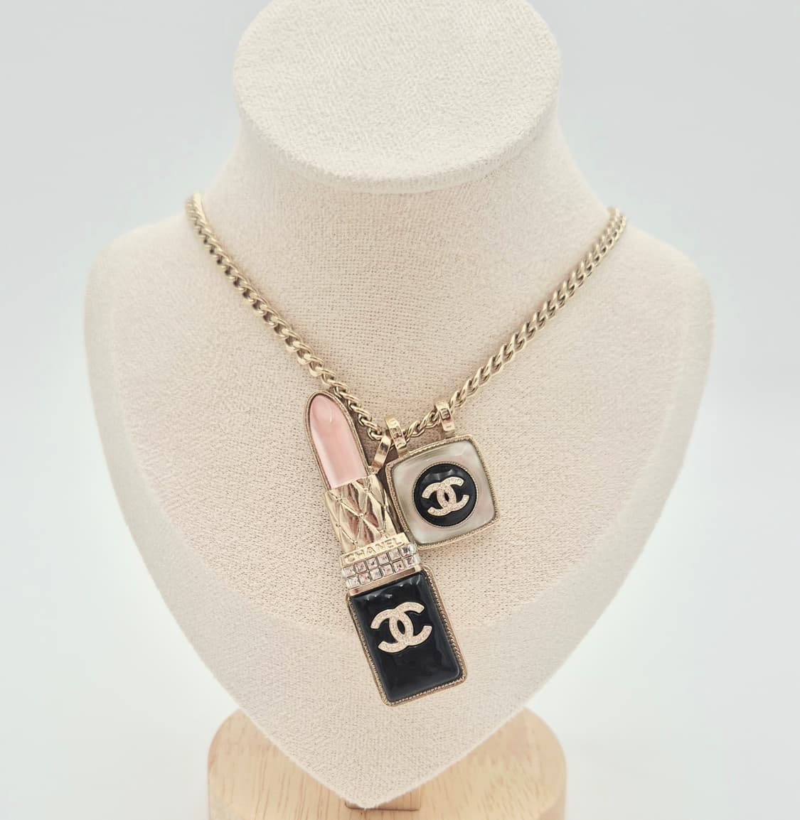 샤넬 립스틱 & 컴팩트 펜던트 목걸이 상품이미지1