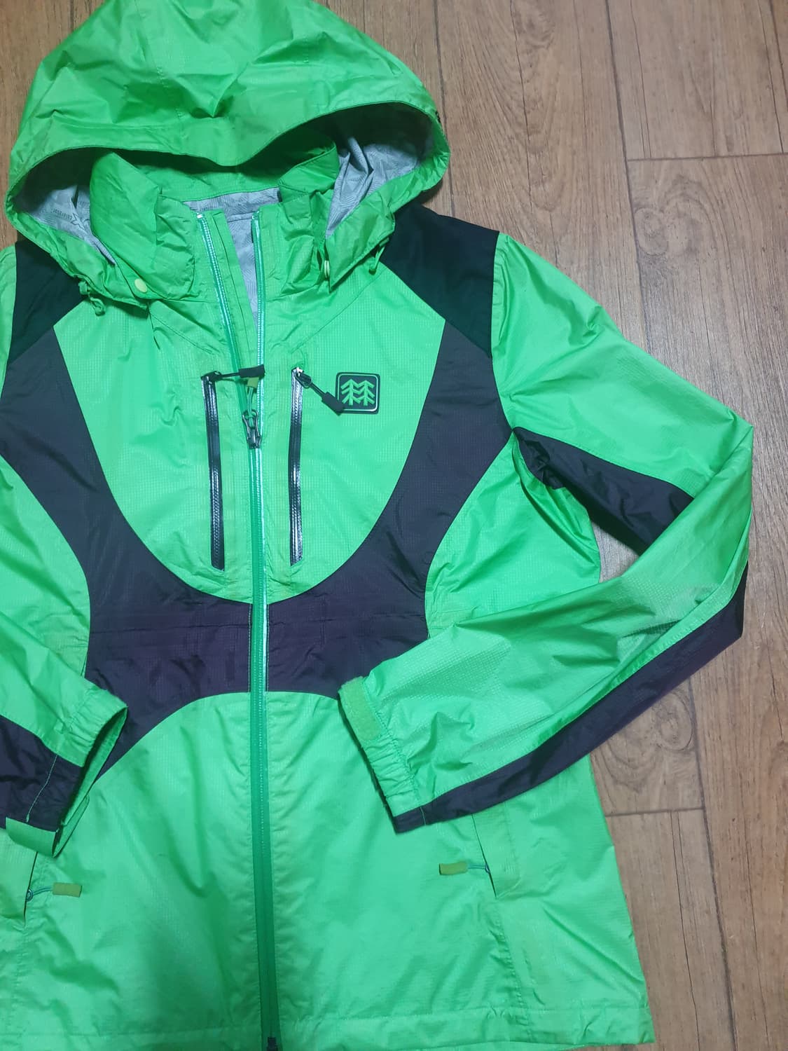 1147 코오롱 아웃도어 바람막이 95 사이즈입니다 상품이미지3