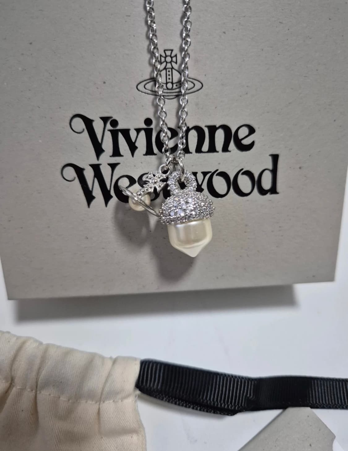 비비안웨스트우드 루실 도토리 펜던트 목걸이 상품이미지1