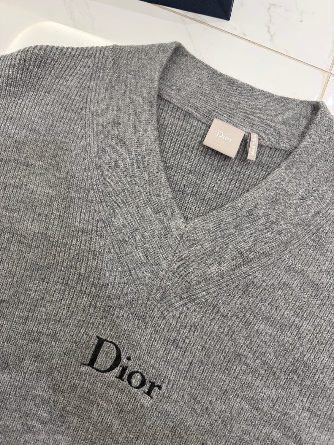 디올 자수 스웨터, 오버사이즈 핏 상품이미지5