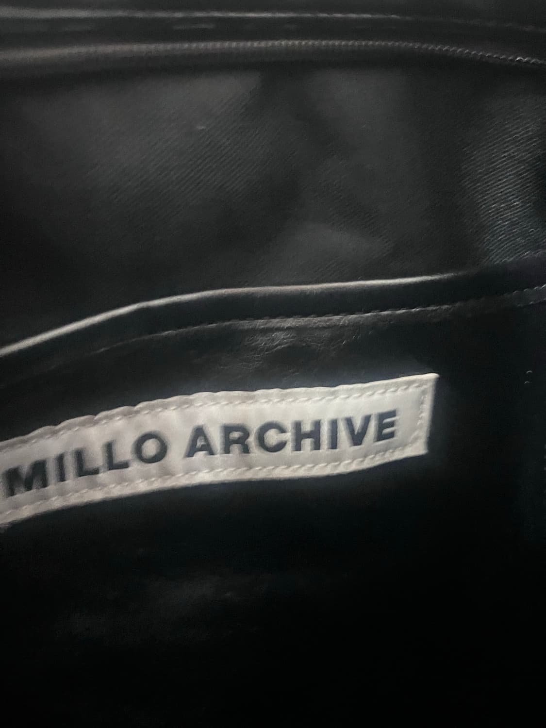 밀로 아카이브 쉘 레더 데이 백 상품이미지7