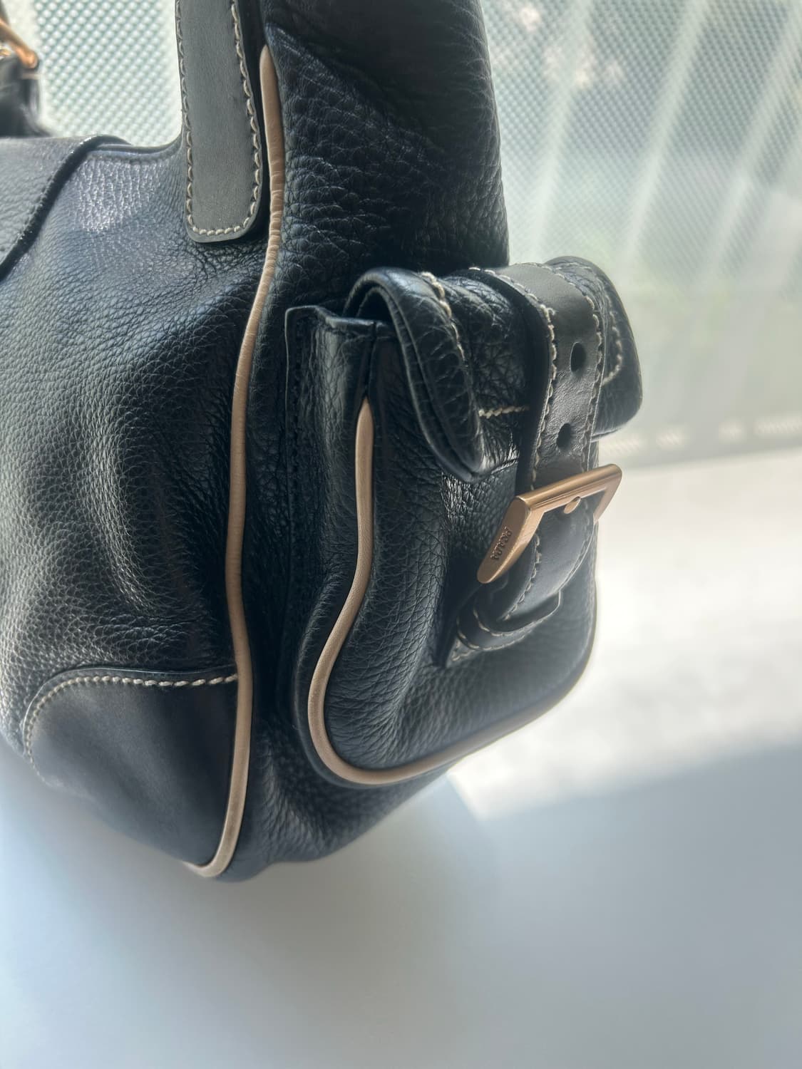 신상..💞)) 프라다 빈티지 버클 레더 숄더백 🖤✨ 상품이미지4