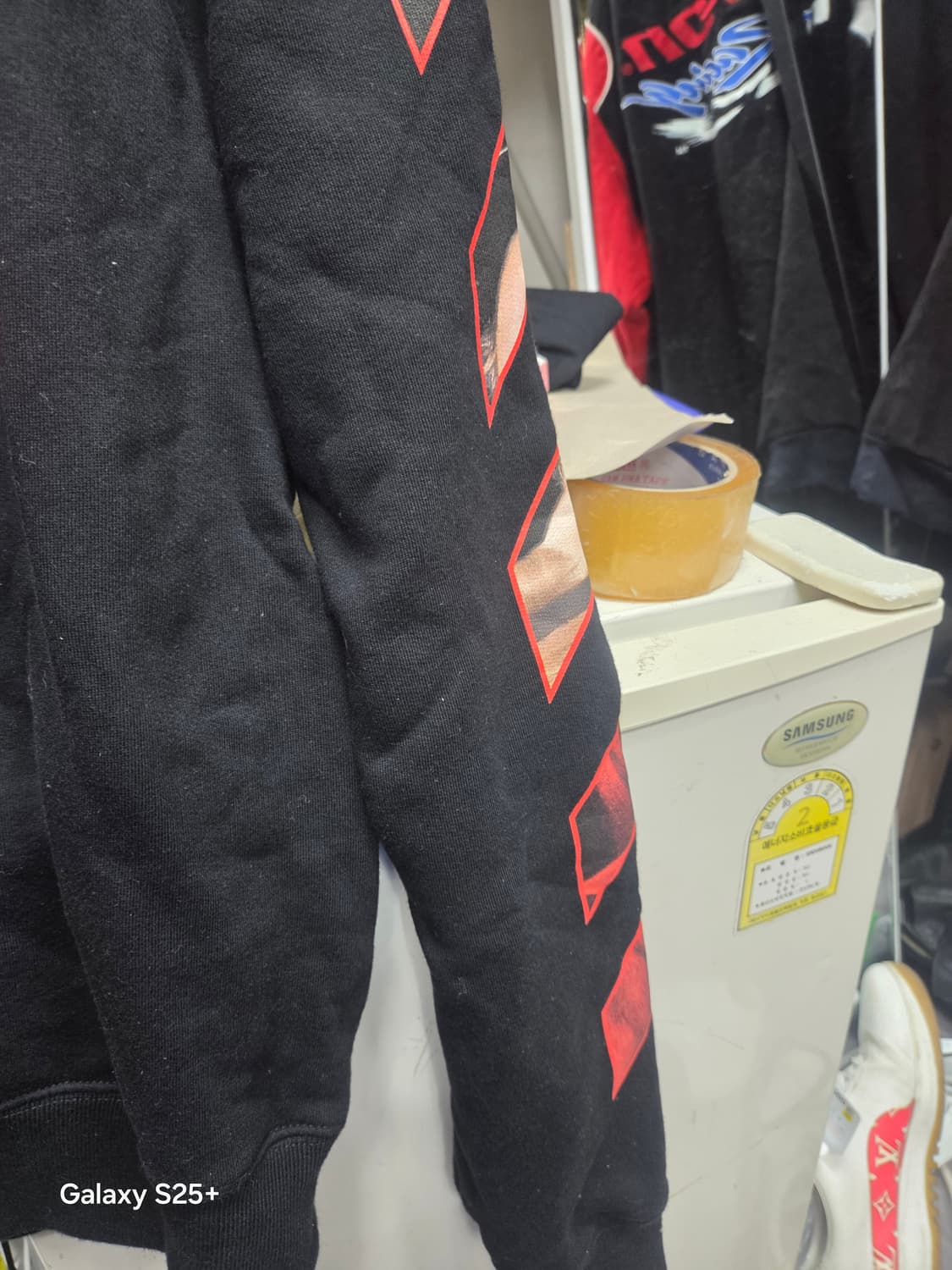 오프 화이트  카라바조   맨투맨   상품이미지3