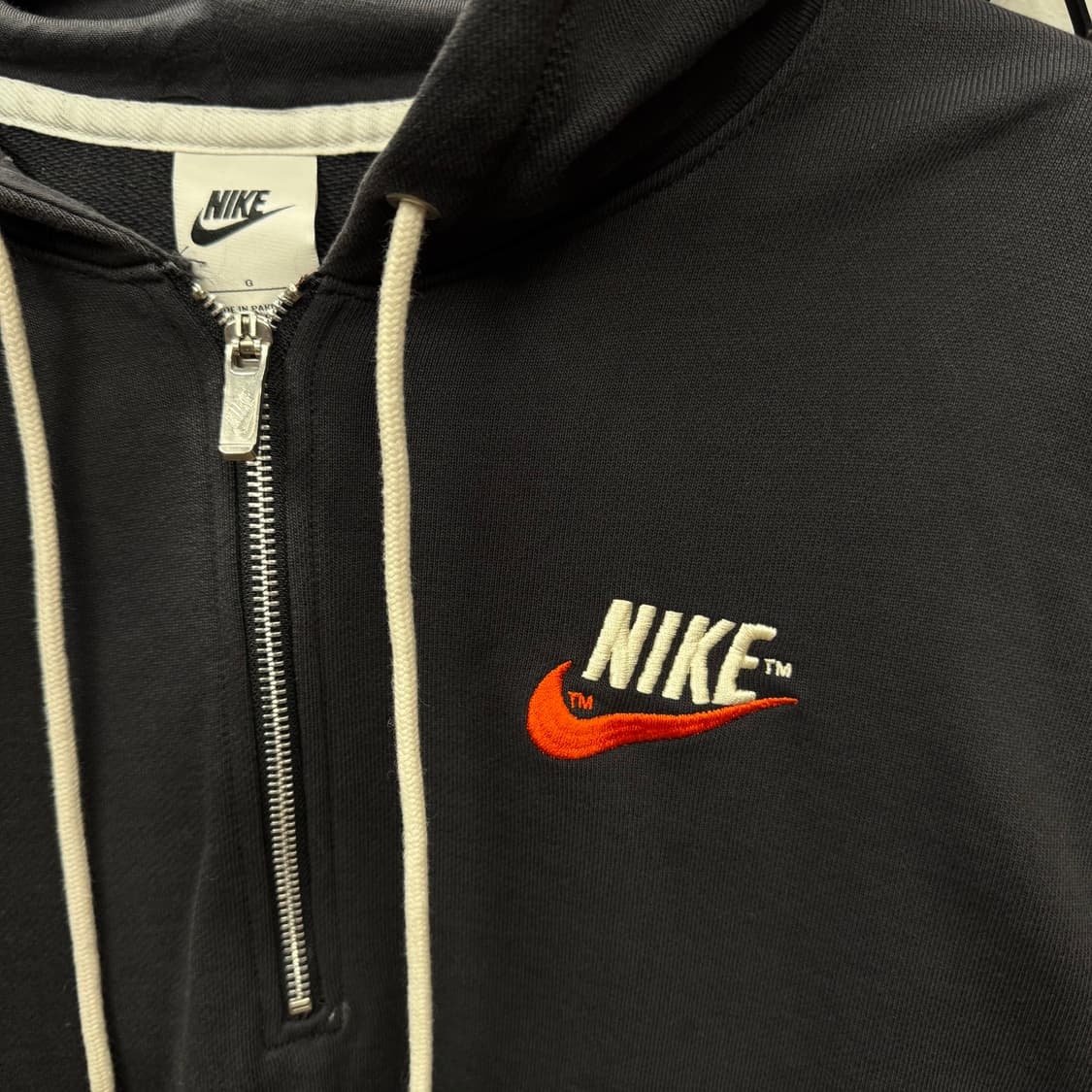 나이키 하프 집업 후드티 전면 스우시 로고 포인트 블랙 상품이미지5