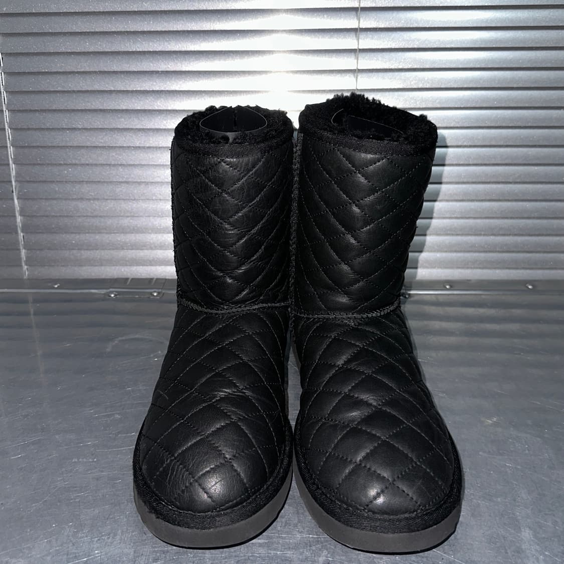 2000s 블랙 퀼팅 가죽 어그 부츠 상품이미지6