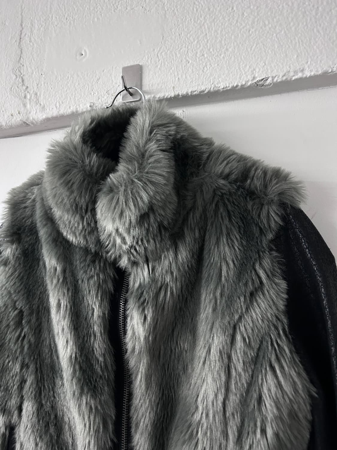 DKNY Fur/Cracked Arm Zip-up 상품이미지6