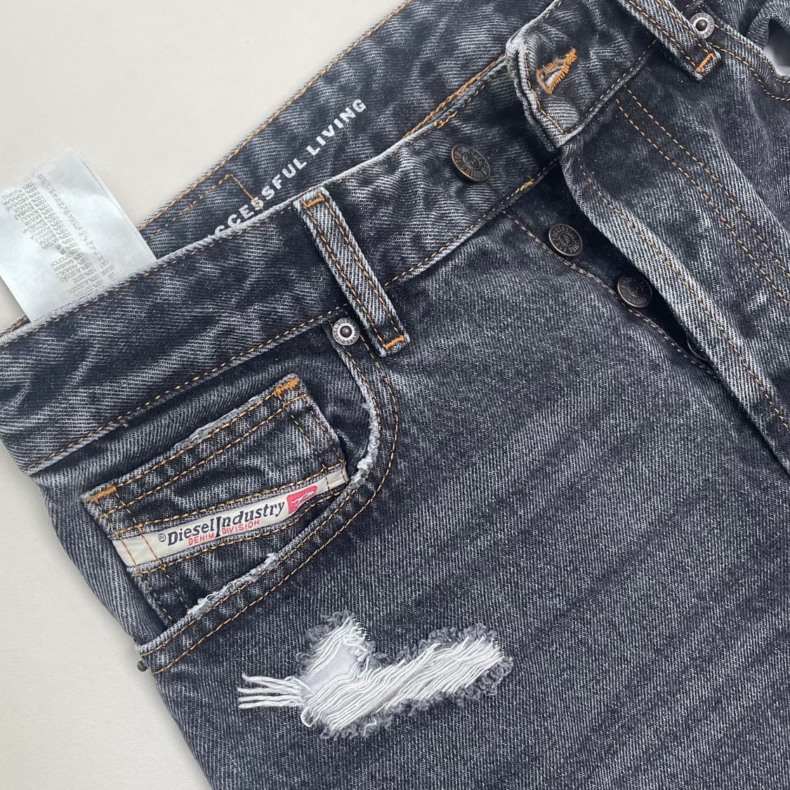 디젤 디라이즈 디스트레스드 스트레이트 진 상품이미지4