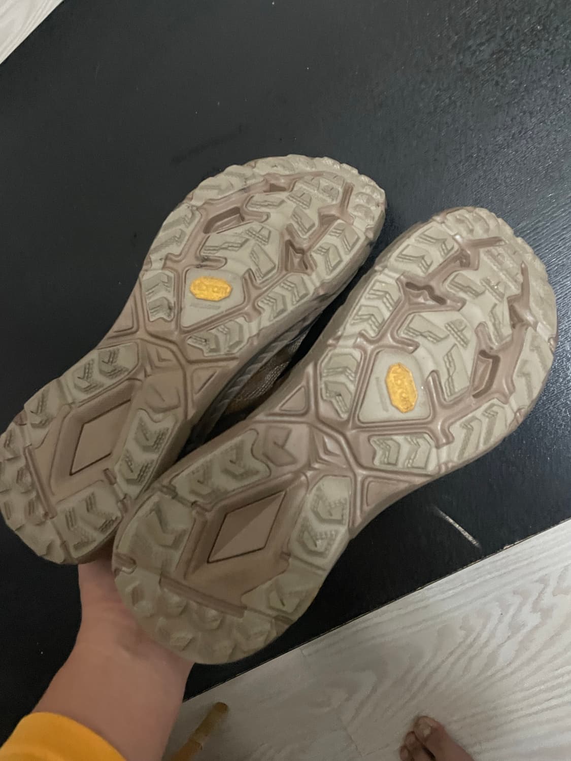 호카 새티스파이 마파테스피드 4 280팝니다. 상품이미지3