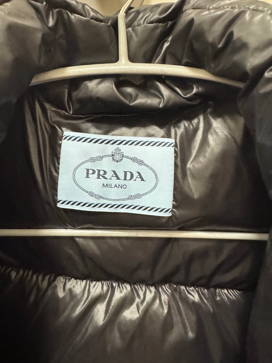 프라다 리나일론 크롭 컨버터블 다운자켓 블랙 상품이미지3