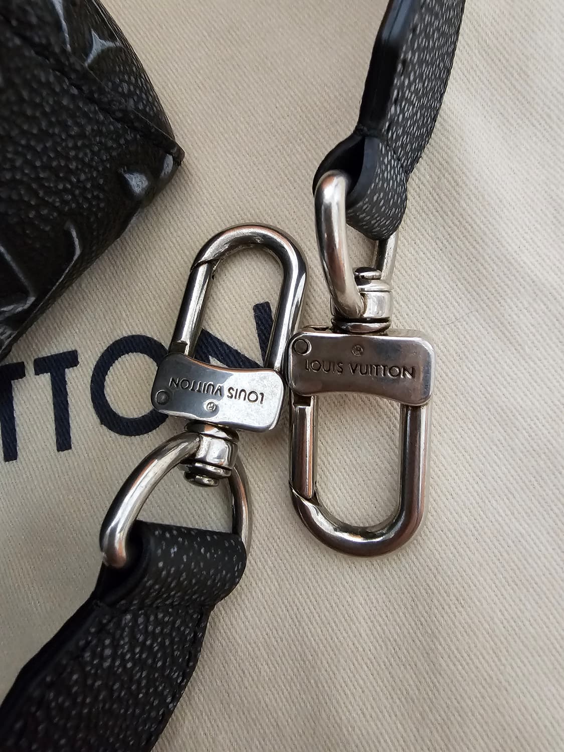 루이비통 버질아블로 토리옹 돌무늬 입체 시티키폴 (새상품) 상품이미지9