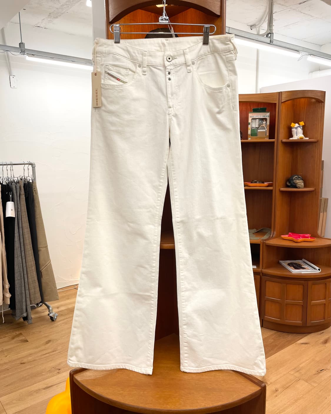 [32] 디젤 플레어 화이트 데님 팬츠 상품이미지4