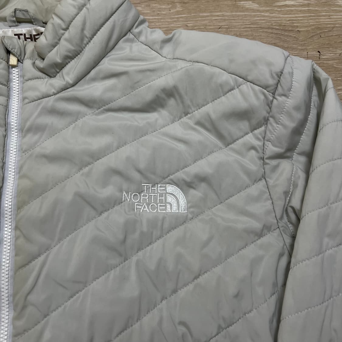 노스페이스 여성 V-Motion 경량패딩 [라이트 그레이] 2XL/110 상품이미지4