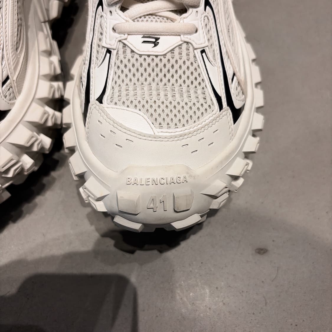 (정품/새상품) 발렌시아가 남성 라이트베이지 디펜더 바운서 스니커즈 상품이미지3