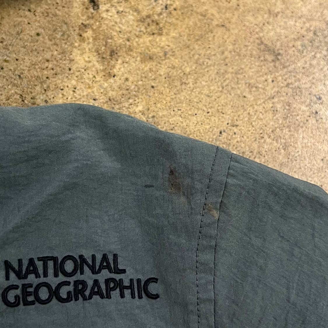 [정품/M] 내셔널지오그래픽 후드 바람막이 점퍼 카키 b17 상품이미지7