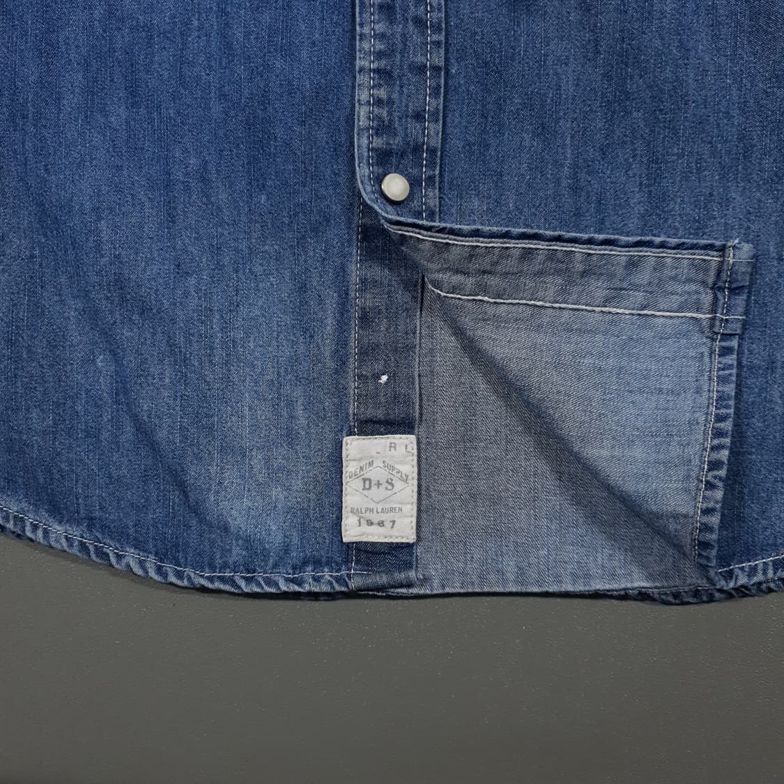 L) 폴로 데님앤서플라이 자개 비즈 디테일 워시드 웨스턴 데님 셔츠 상품이미지5