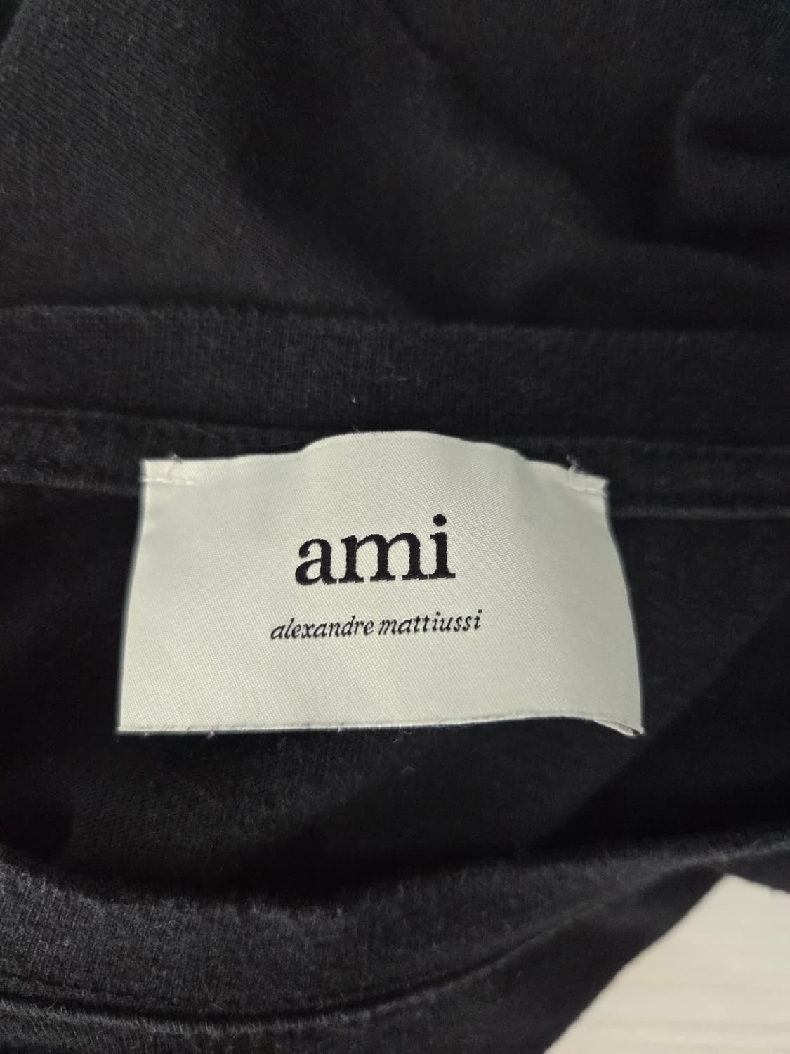 AMI 아미 스몰 하트 로고 반팔 티셔츠 블랙 상품이미지5