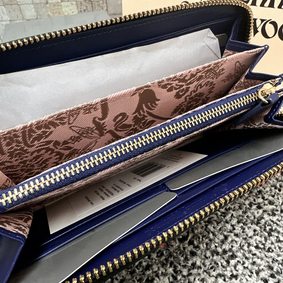 비비안웨스트우드 블랙레드 오알비짚어라운드레더장지갑90% 상품이미지2