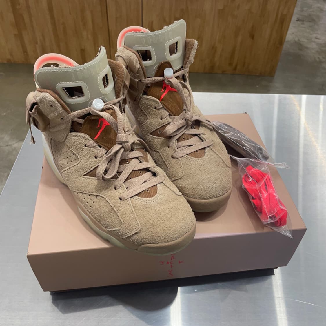 조던 6 레트로 SP 트래비스 스콧 브라운 (270) 상품이미지1