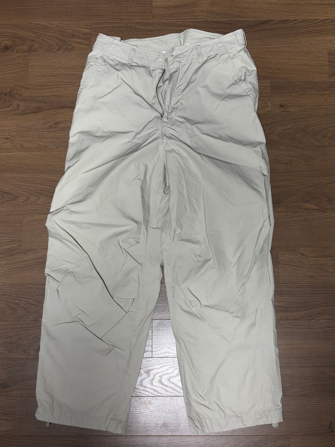 [85] 유니클로U 와이드핏 파라슈트 팬츠 베이지 상품이미지2