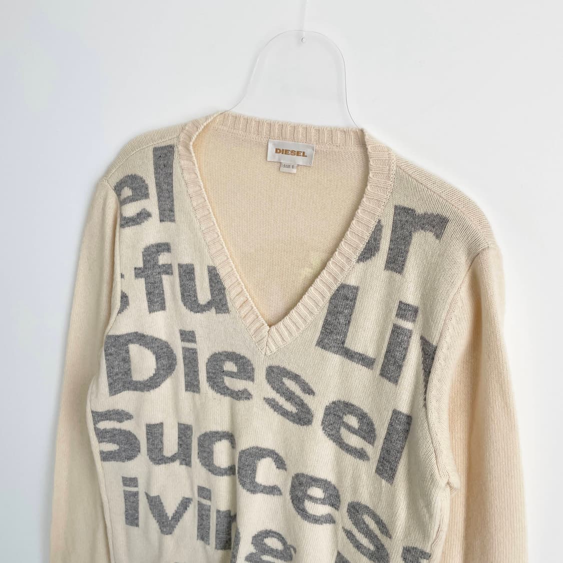 F2 디젤(Diesel) 레터링 브이넥 니트 S사이즈 상품이미지2