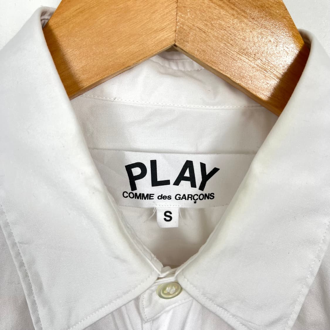 꼼데가르송 PLAY 블랙와펜 화이트 솔리드 셔츠 상품이미지3