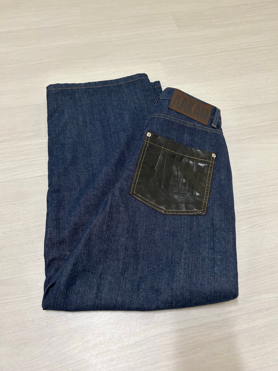 AAKAM Leather Patch Denim Pants (Blue) 상품이미지2