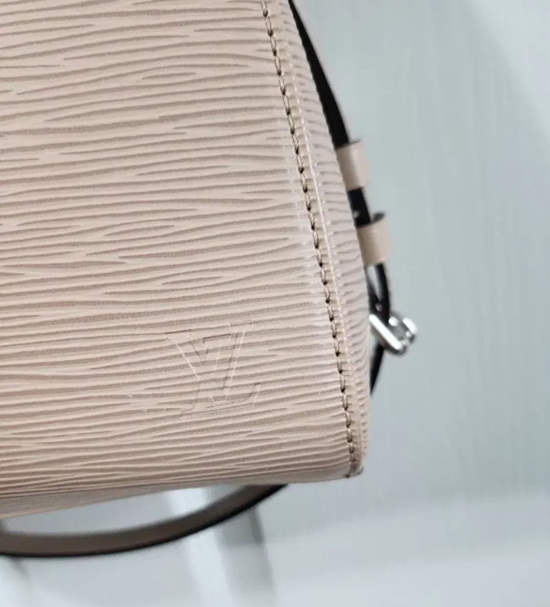 루이비통 에삐 브레아 MM 듄 색상 참 포함 상품이미지2