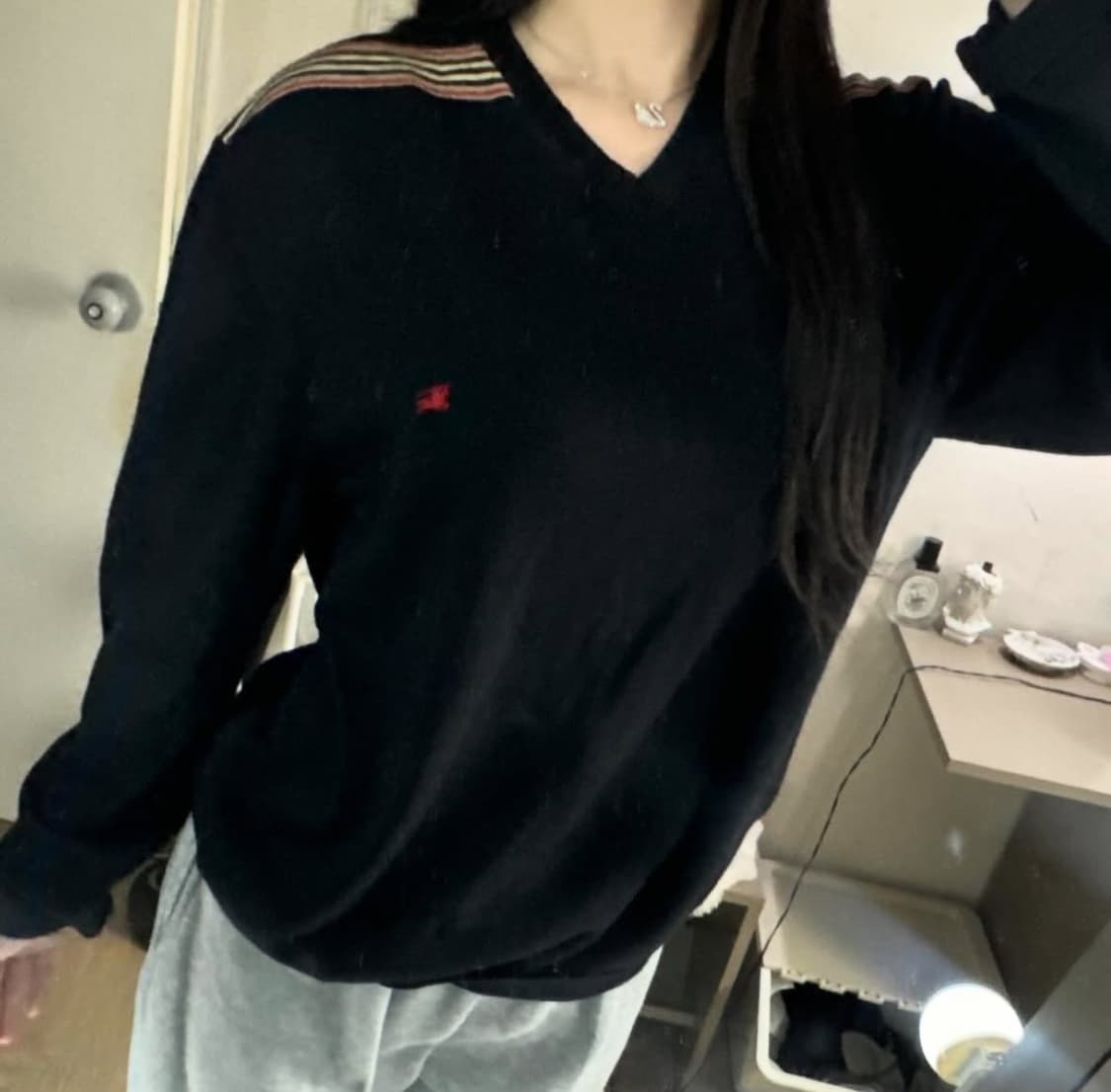 정품 버버리 레드 로고 브이넥 스트라이프 포인트 긴팔 니트 🖤❤️ 상품이미지2
